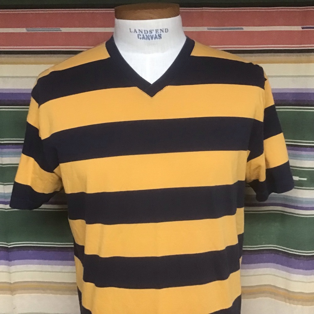 Guc vintage polo v neck tee sz L